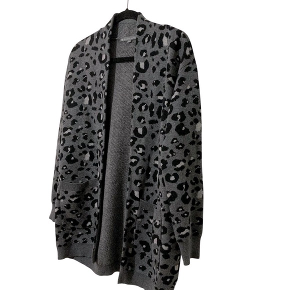 Elliot Lauren Animal Print Slouchy Gray/ Black Cardigan Sz Small - Picture 3 of 9